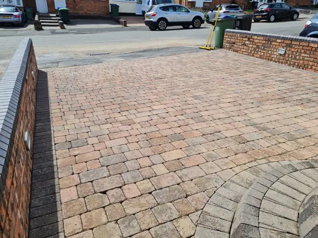 Block paving patio in Dudley with decorative edging and contrasting colours