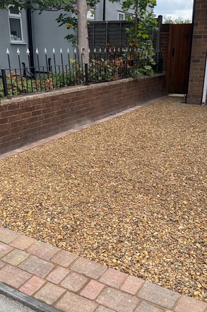 Finished gravel driveway in Brierley Hill with clean edging and neat parking layout